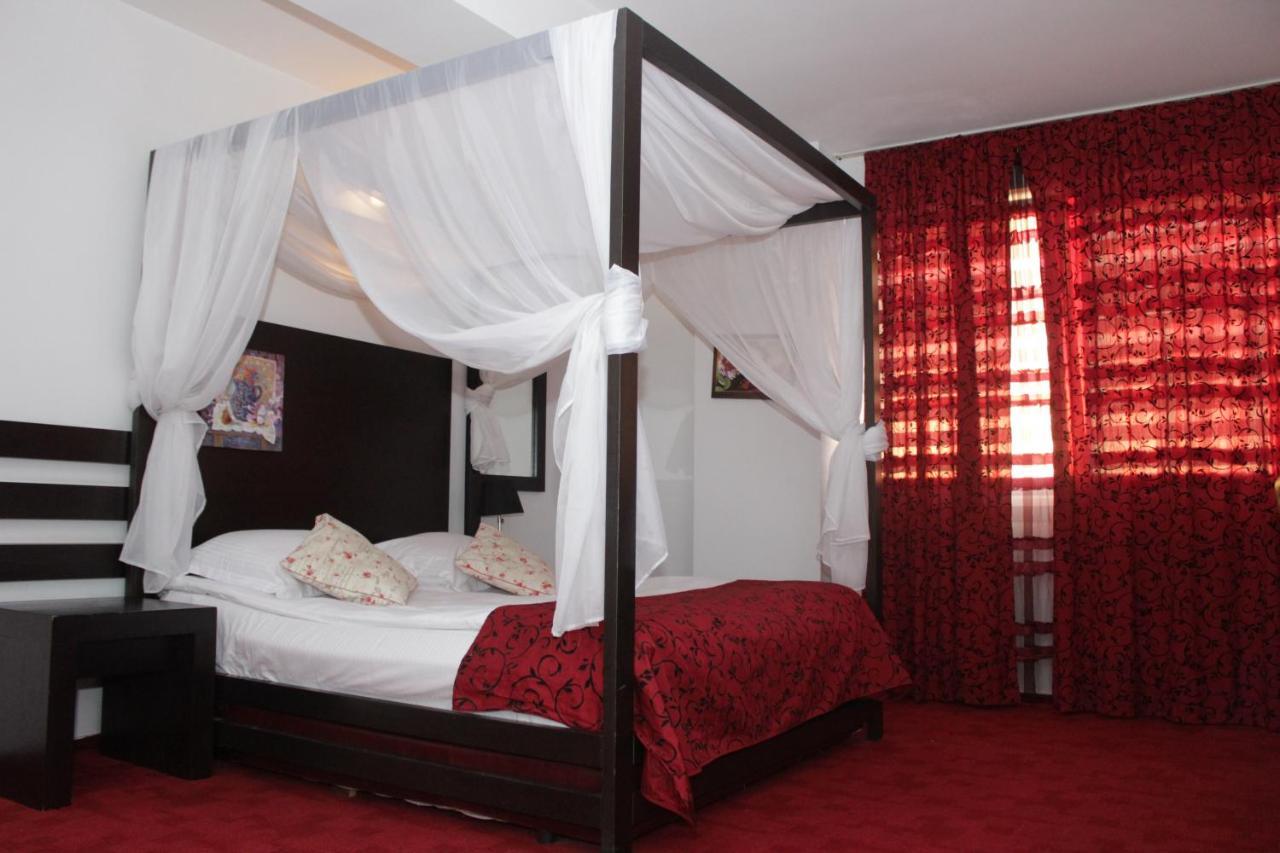 Hotel Sydney كرايوفا المظهر الخارجي الصورة